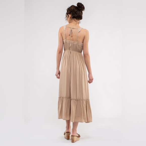 Pinkblush embroidered midi dress nwot - Picture 3 of 4